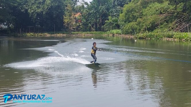 
					Ada Eksibisi Ski Air di Sumber Sentong Kota Probolinggo, Apa Tujuannya?