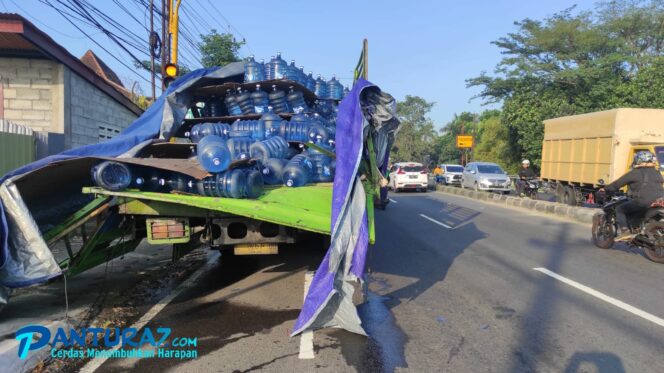 
					Laka di Jalur Surabaya-Malang, Truk Hantam Tronton