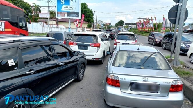 
					H + 1, Arus Lalin di Jalur Probolinggo-Lumajang Padat