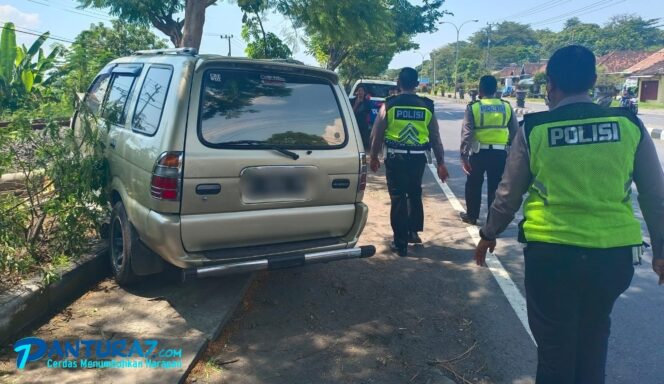 
					Panther Hantam 2 Motor dan Pejalan Kaki di Bangil, 1 Orang Tewas