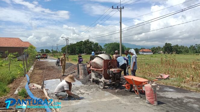 
					Kembangkan Wisata, Jalan Desa Tamansari Kraksaan Diperlebar