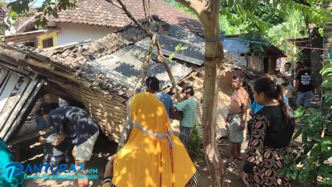 
					Tersapu Puting Beliung, Rumah di Tamansari Kraksaan Amburadul