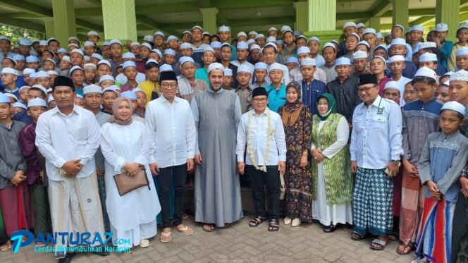 
					Kunjungi Pesantren Ketapang, Cak Imin Harap PKB Solid