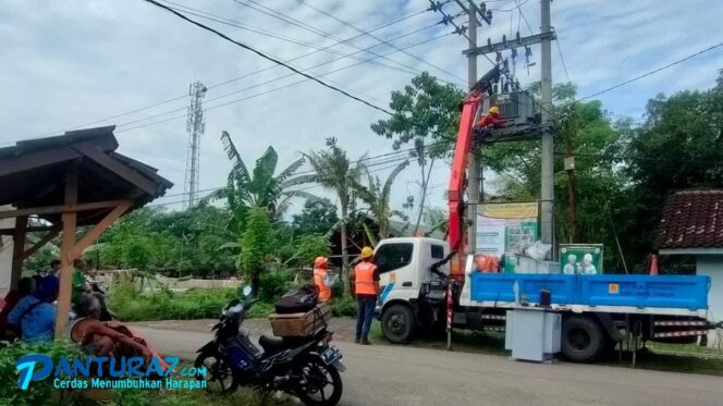 
					Trafo Tersambar Petir, Tiga Kecamatan Gelap Gulita