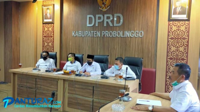 
					SERIUS: DPRD Kabupaten Probolinggo saat menggelar rapat, (Foto: Moh. Ahsan Faradisi).