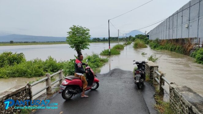 
					Banjir Juga Lumpuhkan Jalur Penghubung Tiga Kecamatan