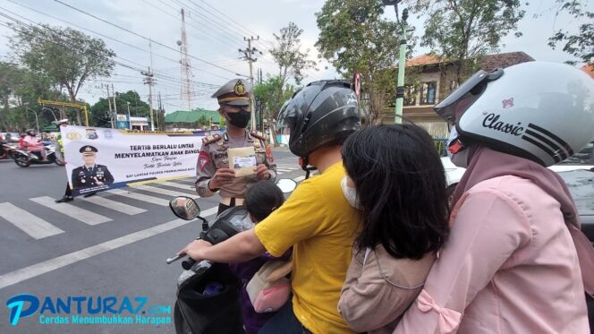 
					Operasi Patuh, Pelanggar Lalu Lintas Dapat Sapu Tangan