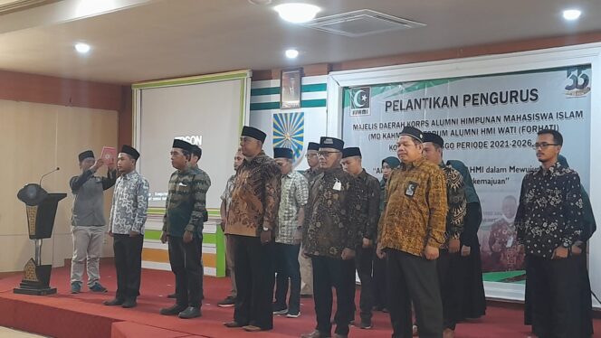 
					DILANTIK: Prosesi pelantikan KAHMI Kota Probolinggo berlangsung khidmat. (foto: Hafiz Rozani)