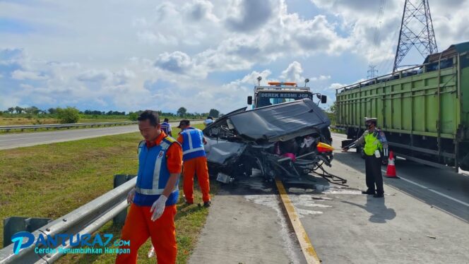 
					Innova Hantam Dump Truk di Tol Gempas, Ibu dan Bayi Tewas