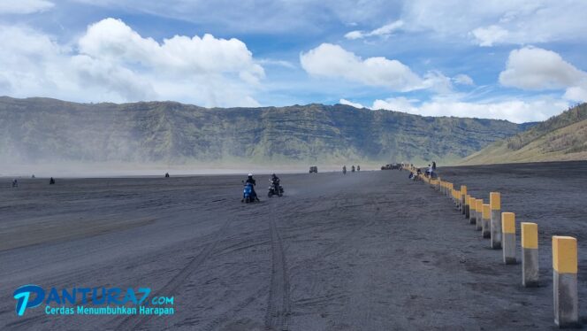 
					Warga Tengger Tolak Event Motor Trail di Lautan Pasir Bromo