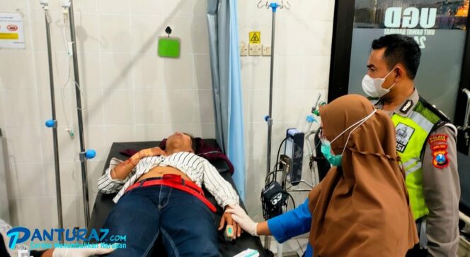 
					Ibu-anak di Pandaan Tabrak Pohon, Nyawa Remaja 15 Tahun tak Tertolong