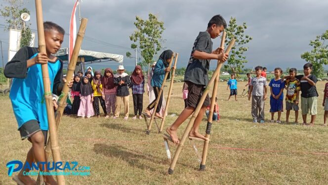 
					Balap Enggrang hingga Klompen Batok, Cara Anak-anak Desa Meriahkan HUT Kemerdekaan