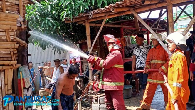 
					Sisa Api di Tungku Bakar Kandang Kambing