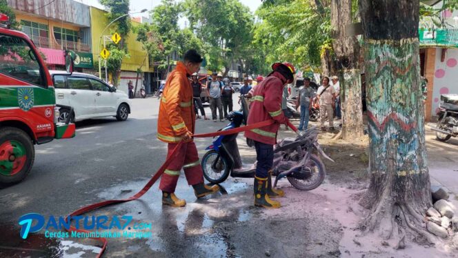 
					Diduga Korsleting, Motor Matik Warga Kademangan Terbakar