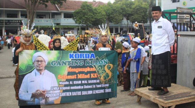 
					Karnaval Warnai Harlah ke-8 Majelis Sholawat Al-Khoir wal Barokah 