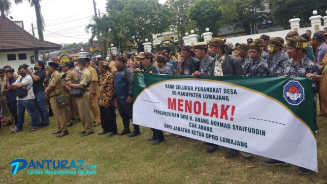 
					Perangkat Desa hingga Divabel Tolak Anang Mundur