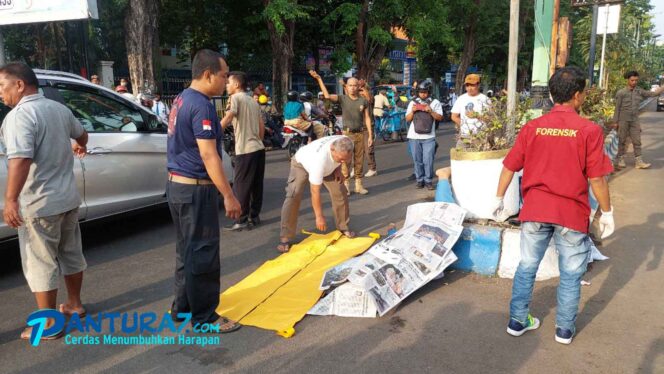 
					Tabrak Median Jalan, Pelajar Tewas