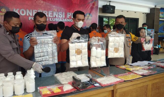 
					Bisnis Koplo, Remaja di Lumajang Manfaatkan Jasa Ekspedisi