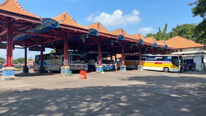 
					BBM Naik Picu Tarif Bus Naik, Jumlah Penumpang Turun