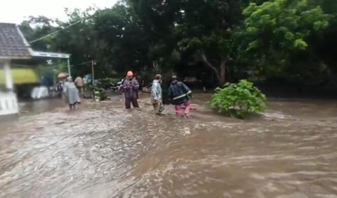 
					Banjir di Lumajang, 110 KK Mengungsi