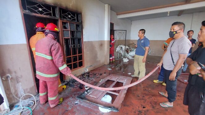 
					Rumah Kosong di Desa Pabean Terbakar