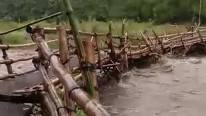 
					Diterjang Lahar Semeru, Jembatan Bambu di Gesang Putus Lagi