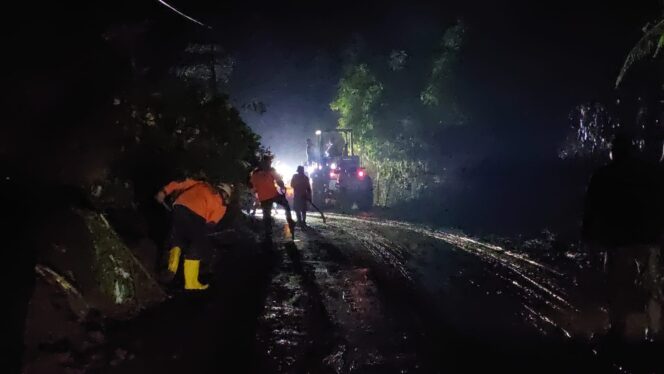 
					Jalur Bromo Kembali Longsor, Akses Sempat Ditutup 