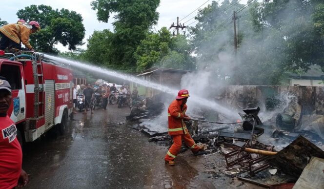 
					Giliran Warung Makan di Gading Ludes Dilalap si Jago Merah