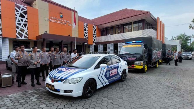 
					Polresta Probolinggo Kirim Dua Truk Bantuan Korban Gempa Cianjur