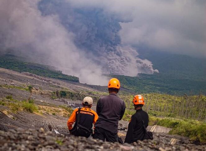 
					Semeru Erupsi, Warga di Sepanjang Besuk Kobokan Diminta Waspada