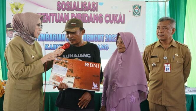 
					Buruh Pabrik di Lumajang Digerojok BLT Bea Cukai