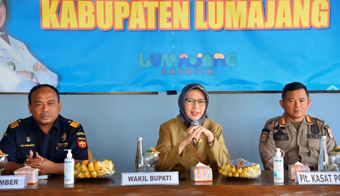 
					Wabup Lumajang Ajak Warga Sukodono Ikut Perangi Rokok Ilegal