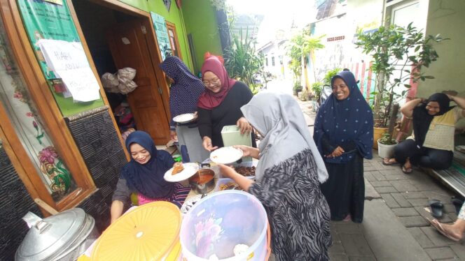 
					Di Warung Ini Makan Rawon dan Minum Hanya Bayar Rp2 Ribu