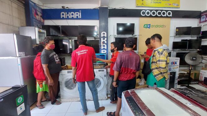 
					Toko STB di Kota Probolinggo Dibanjiri Pembeli