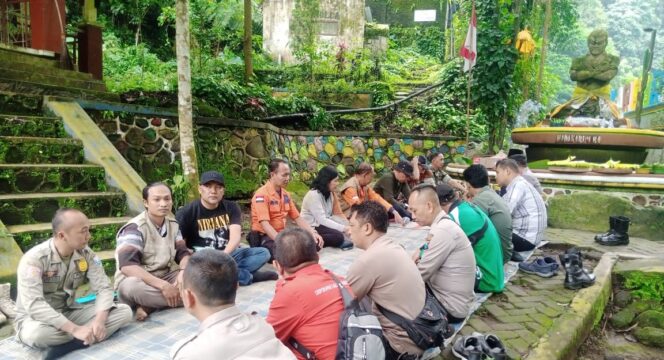 
					Dibuka Lagi, Pengunjung Air Terjun Madakaripura Disiapkan Helm