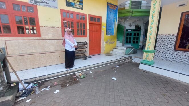 
					Diparkir di SD Badrut Tamam Wonoasih, Tossa Antar Jemput Siswa Hilang