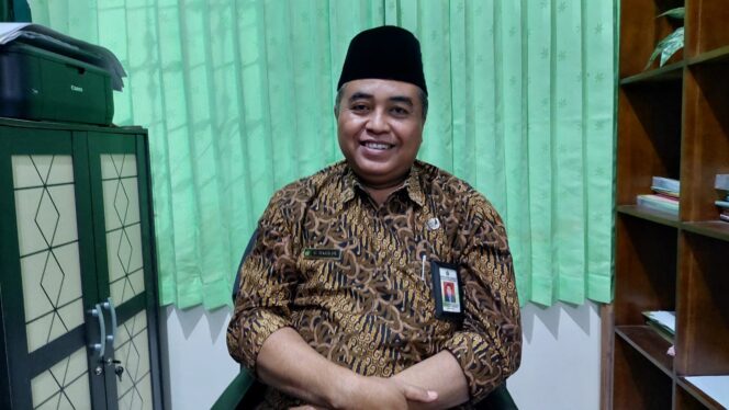 
					Kasi penyelengaraan haji dan umroh kemenag kota, Muhammad Haris Hikmawan. 