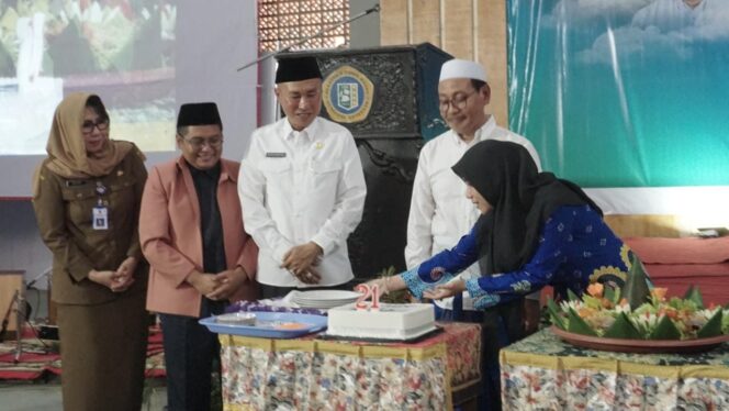 
					HARLAH: Ditetapkan sebagai sekolah berbasis riset jadi kado harlah SMA Unggulan Haf-sa Genggong. (foto: Ainul Jannah)