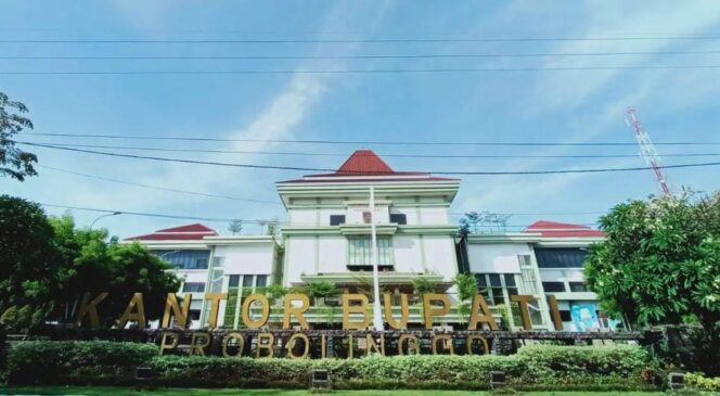 
					Kantor Bupati Probolinggo di Jl. Panglima Sudirman, Kota Kraksaan. (foto: dok)