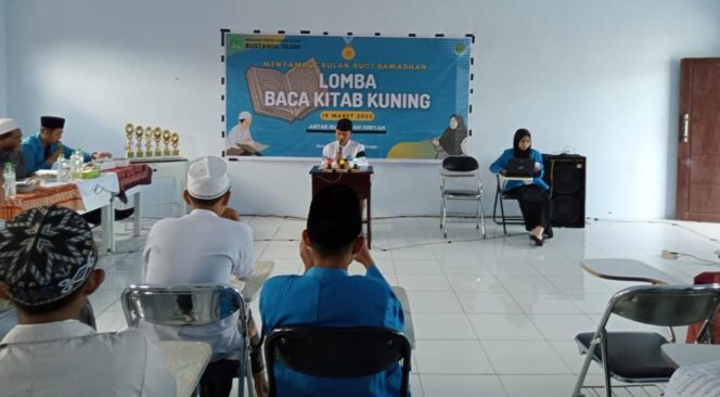 
					LOMBA: Suasana lomba kitab kuning yang digelar mahasiswa STAIBU Lumajang. (foto: Asmadi)