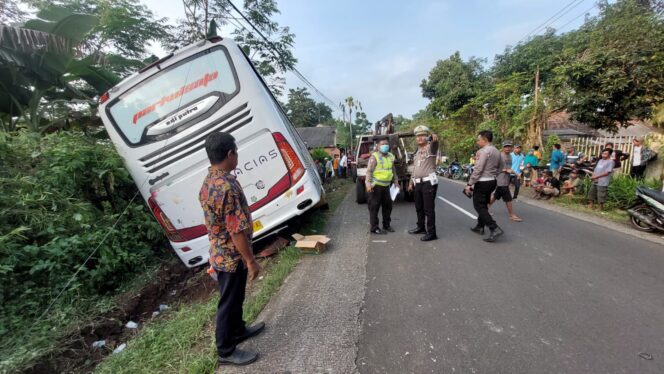 
					Foto dok kecelakaan bus yang remnya ngeblong di Lumbang.