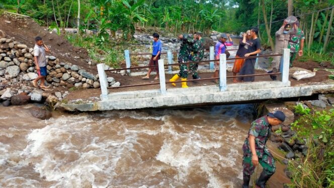 
					Salah satu bencana di Kecamatan Pakuniran beberapa waktu lalu.