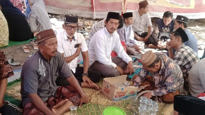 
					Keturunan Ahmad Miona menggelar Halal Bihalal