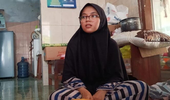 
					SELAMAT: Ummu Fatimah Qomariyah (20) mahasiswa asal Pasuruan yang terdampak perang di Sudan. (foto: Moh. Rois)