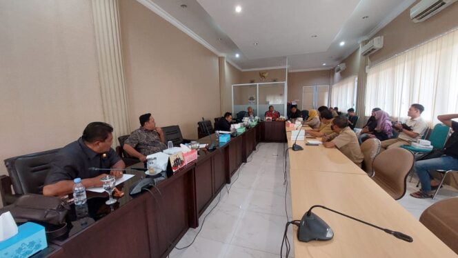 
					Suasana RDP Komisi 3 DPRD Kota Probolinggo bersama sejumlah OPD.