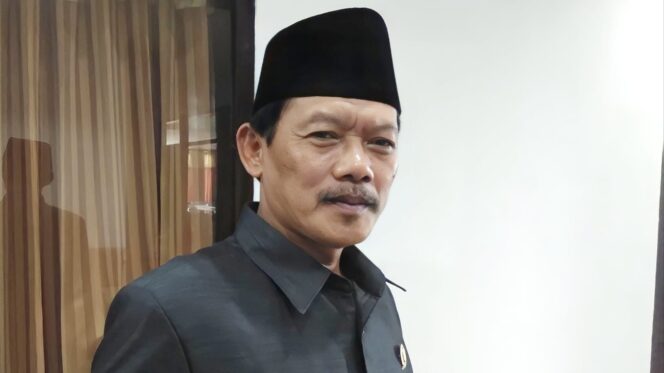 
					Ketua Komisi C DPRD Lumajang, H. Suwarno.