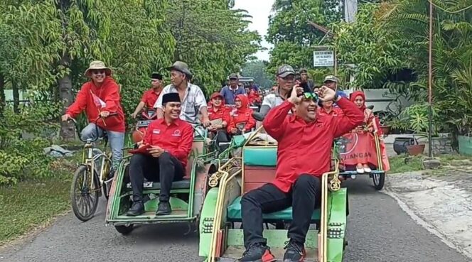 
					UNIK: Konvoi becak warnai pendaftaran bacaleg PDI Perjuangan Kab. Pasuruan ke kantor KPU setempat. (foto: Moh. Rois)