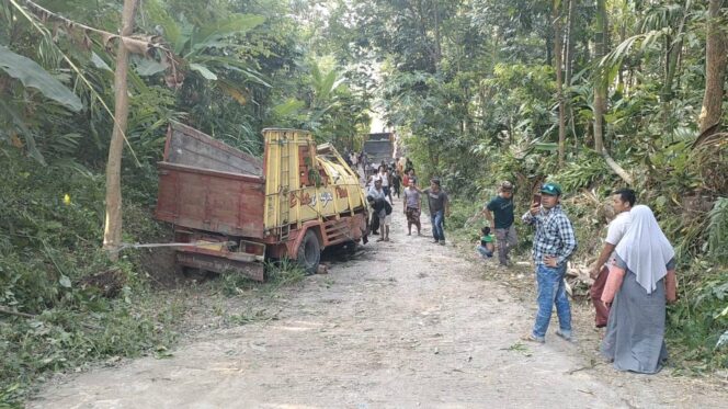 
					Diduga Rem Blong, Truk Rombongan Takziyah Kecelakaan