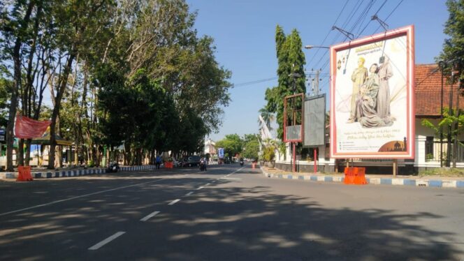 
					Jalan Ahmad Yani, Kota Probolinggo direncanakan diubah menjadi searah.