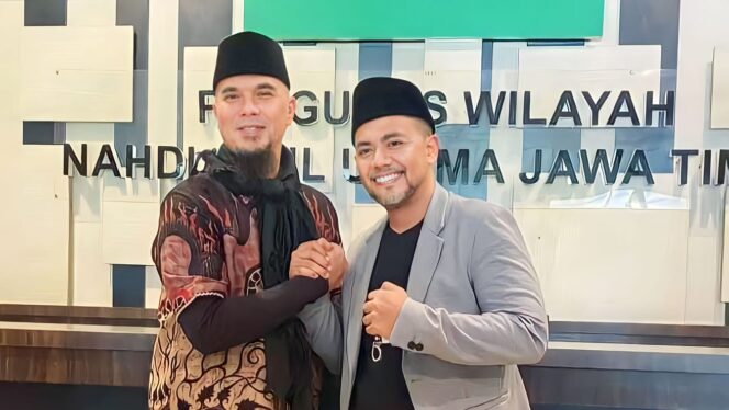 
					KOMPAK: Eks juri Indoesian Idol, Ahmad Dhani dan tokoh pemuda, Gus Haris, ajak warga dukung Salma. (foto: istimewa)